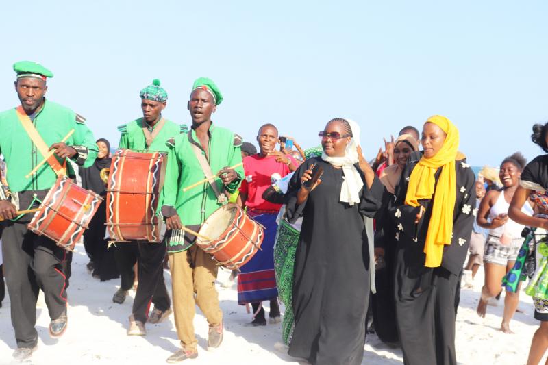 Diani Regata Band for Skydiving